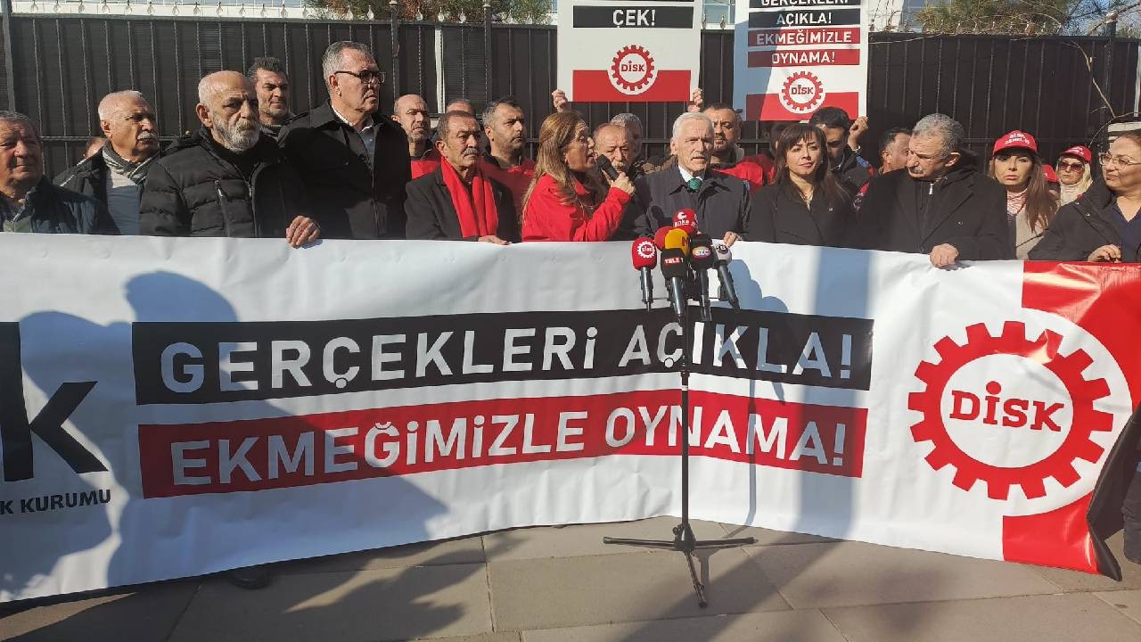 DİSK'ten TÜİK'in önünde eylem: Halkın ekmeğiyle oynamasına izin vermeyeceğiz