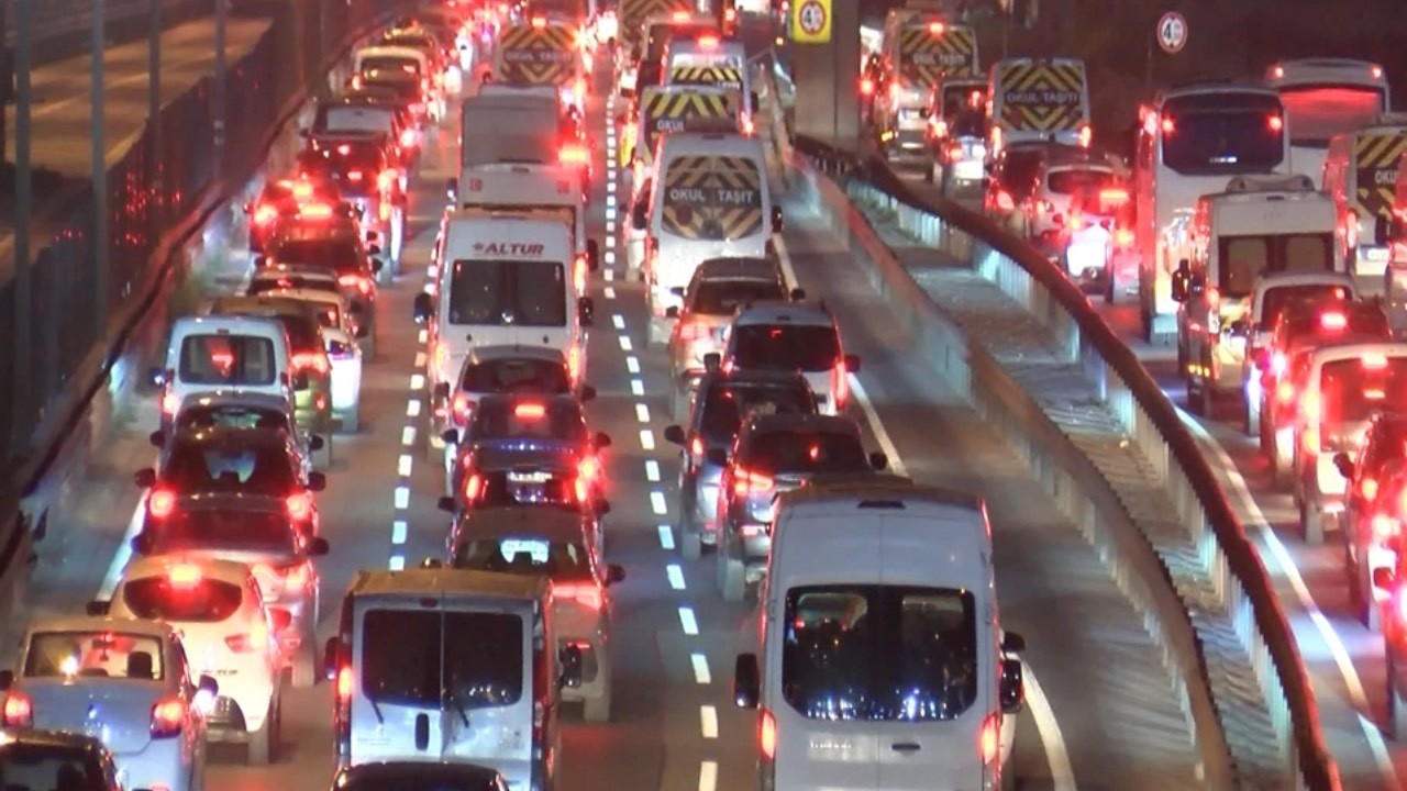 İstanbul'da ara tatilin ardından trafik yoğunluğu