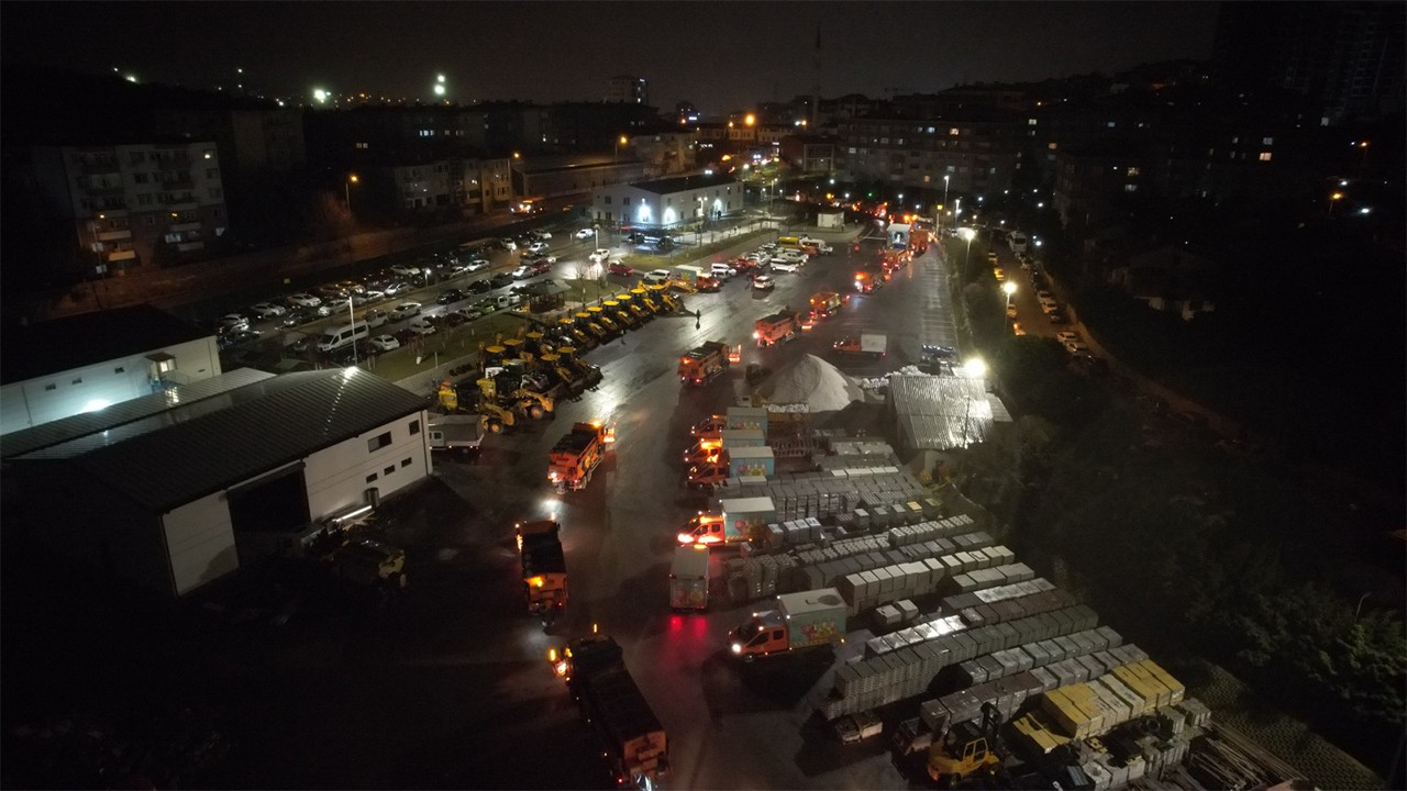 İstanbul'da kar önlemleri: 11.916 personel, 3.375 araç sahada olacak