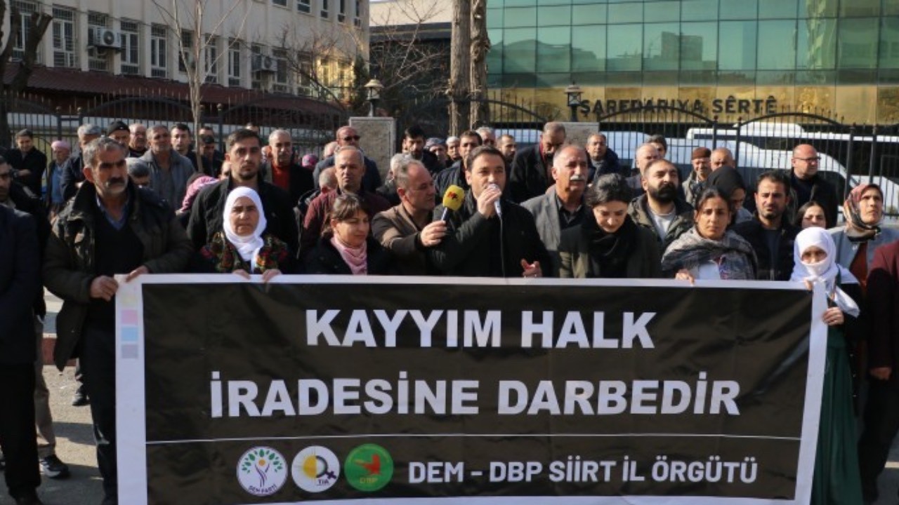 Siirt'te kayyım protestosu: 'Belediye binasını karakola çevirdiler'