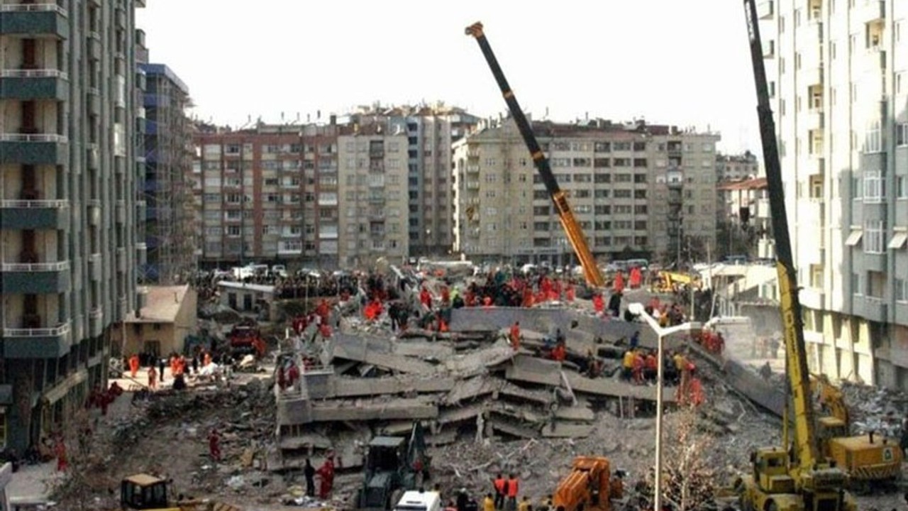 37 kişinin öldüğü Zümrüt Apartmanı davasında üç sanığa hapis cezası