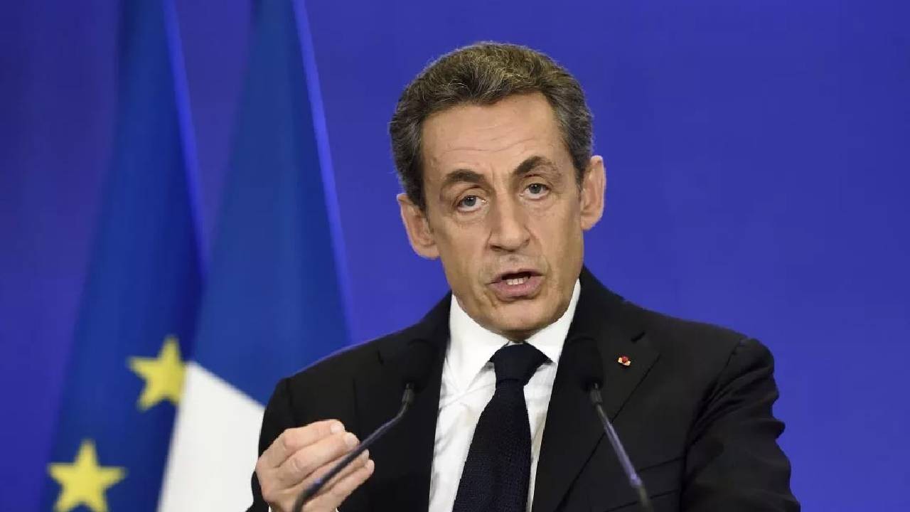 Eski Fransa Cumhurbaşkanı Sarkozy'ye elektronik kelepçe takıldı