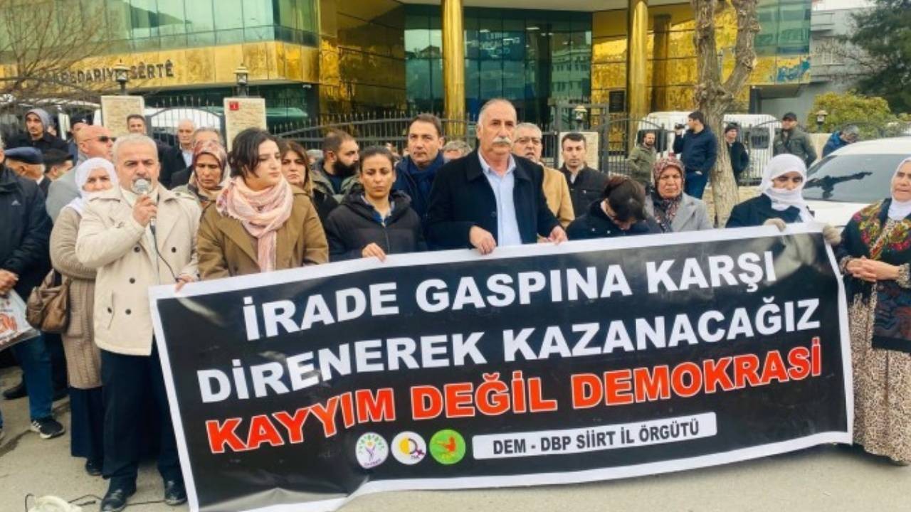 Siirt'te kayyım protestosu: 'Badem bıyıklı hırsız sosyal medya fenomeni olma peşinde'