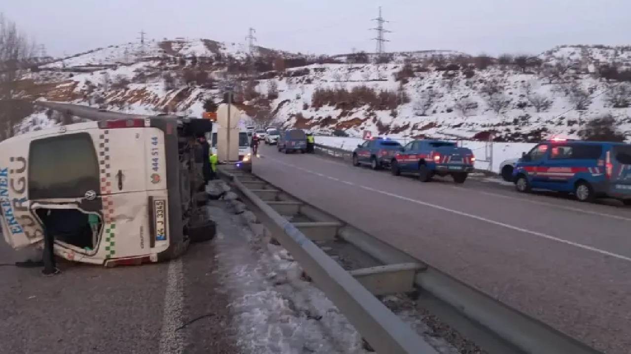 Malatya'da yolcu minibüsü devrildi: 8 yaralı