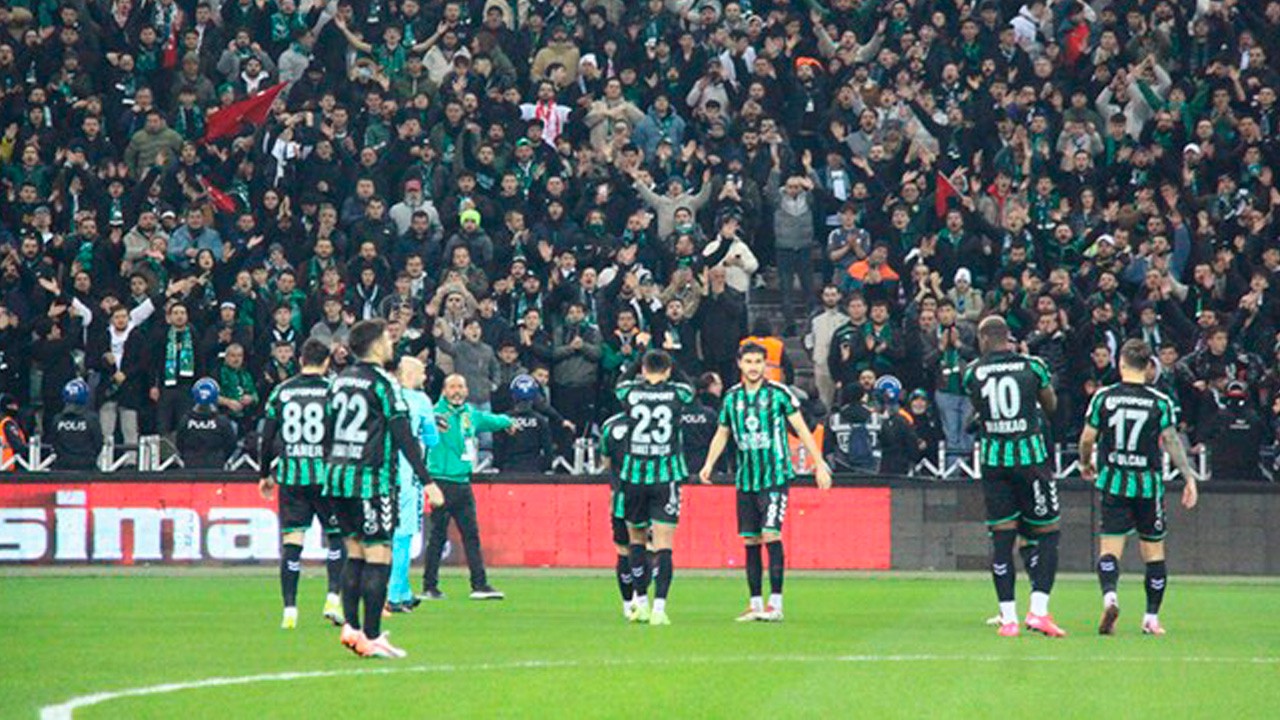 Kocaelispor-Amedspor maçında tribünden düşen taraftar ağır yaralandı