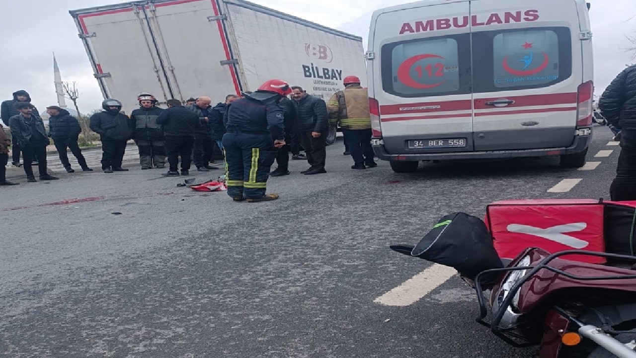 Arnavutköy'de kamyonetin altında kalan motokurye öldü