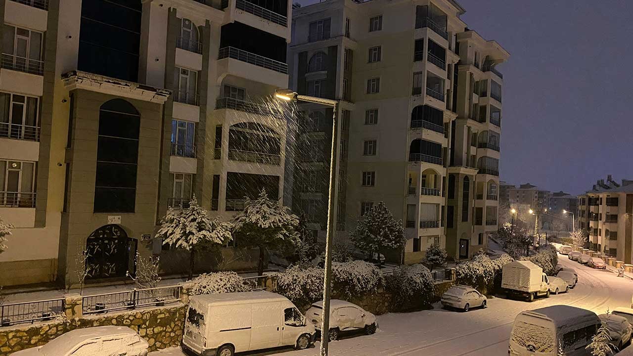 Antalya'dan kalkan uçak, yolcuların kavgası nedeniyle Erzurum'a iniş yaptı