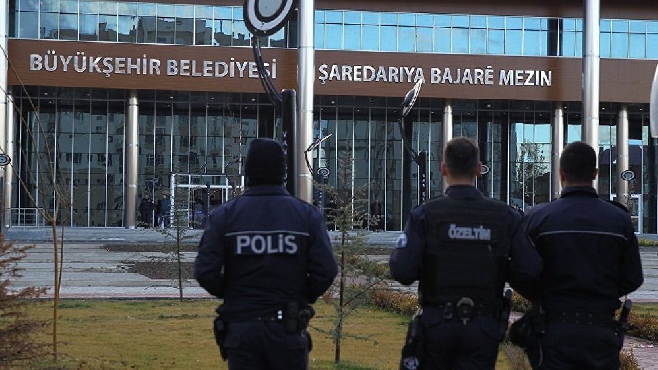 Van kayyımlarının karnesi: Belediye talan edildi, kasa boşaltıldı