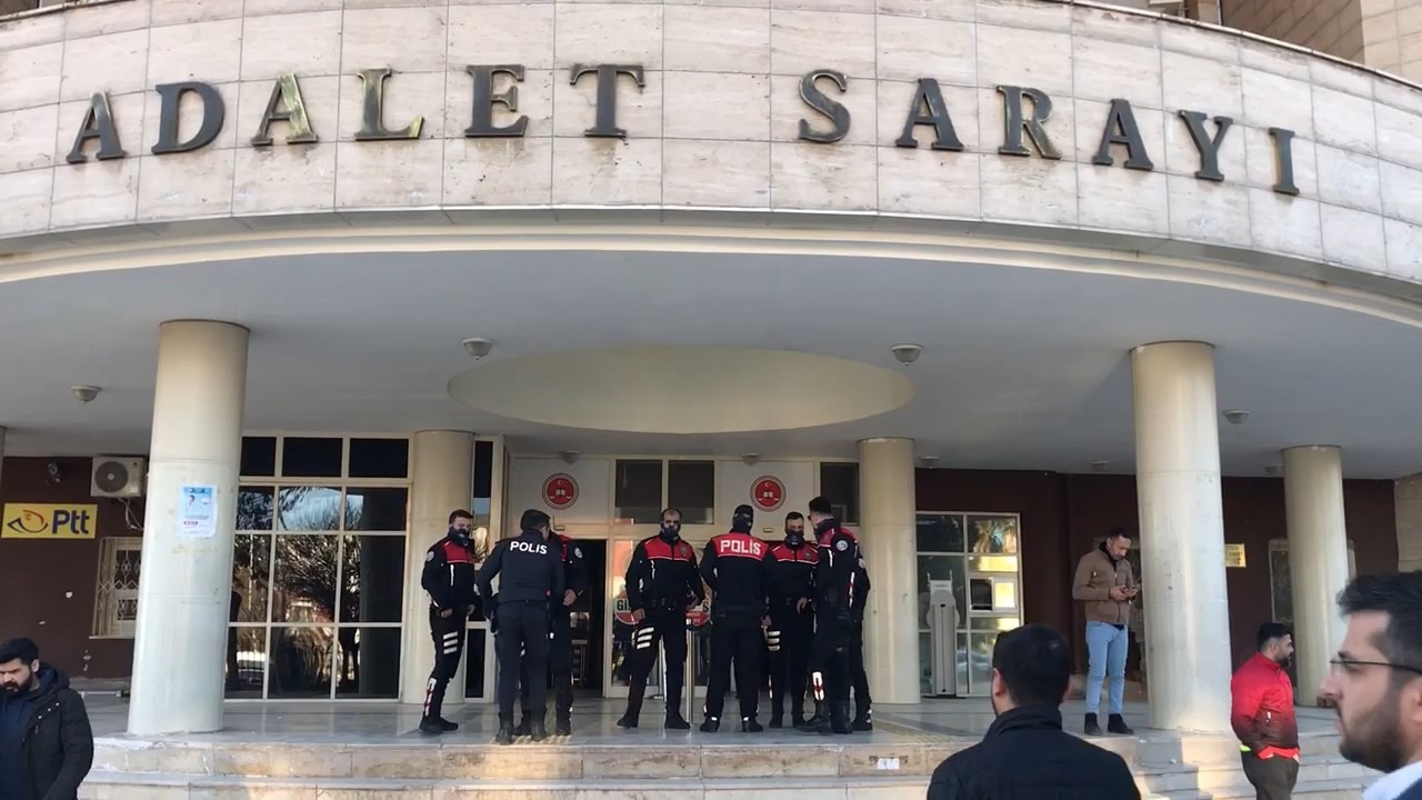 Çocuklarını 'cezalandırmak' için soğuk suyla yıkayıp, hortumla döven baba tutuklandı
