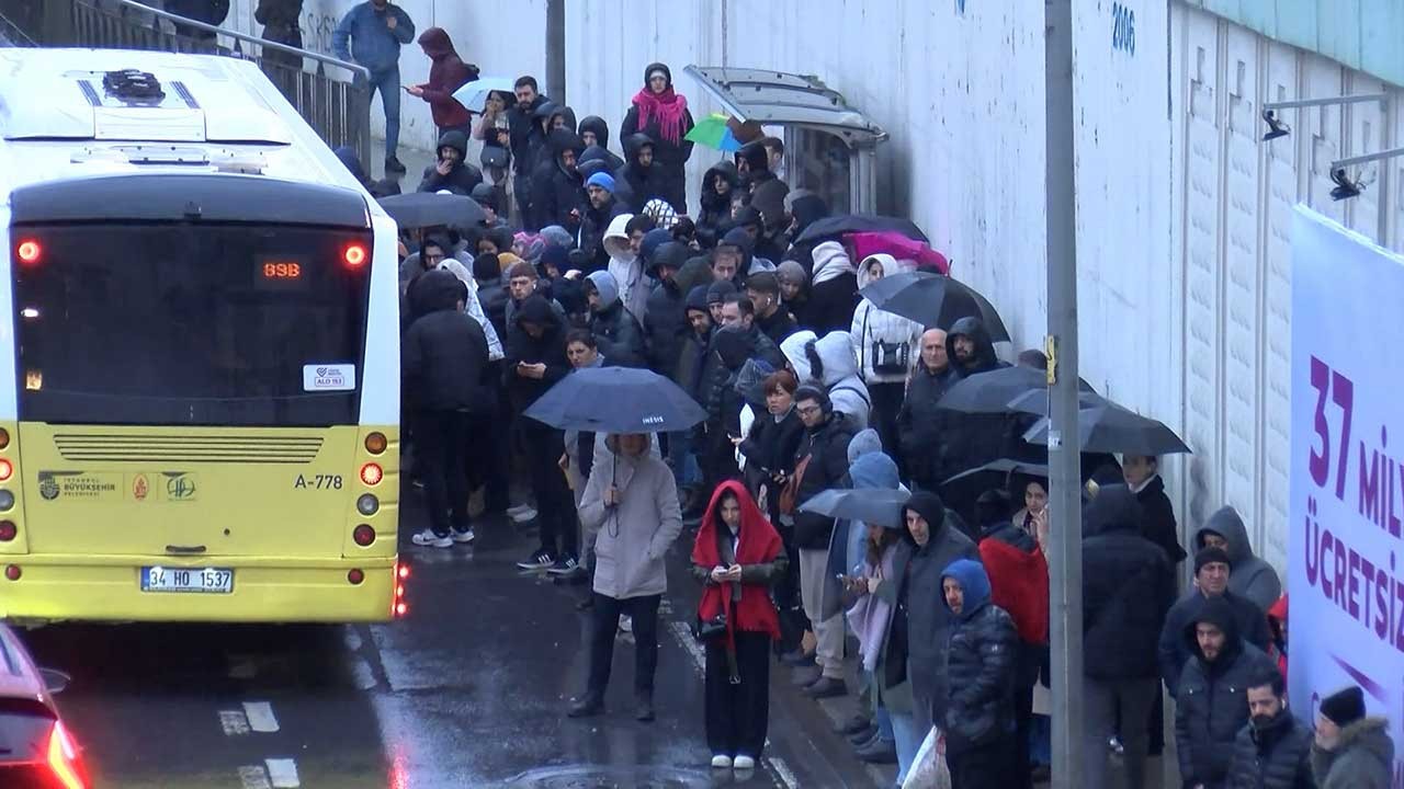 İstanbul'da yağmur: Trafik yoğunluğu oluştu