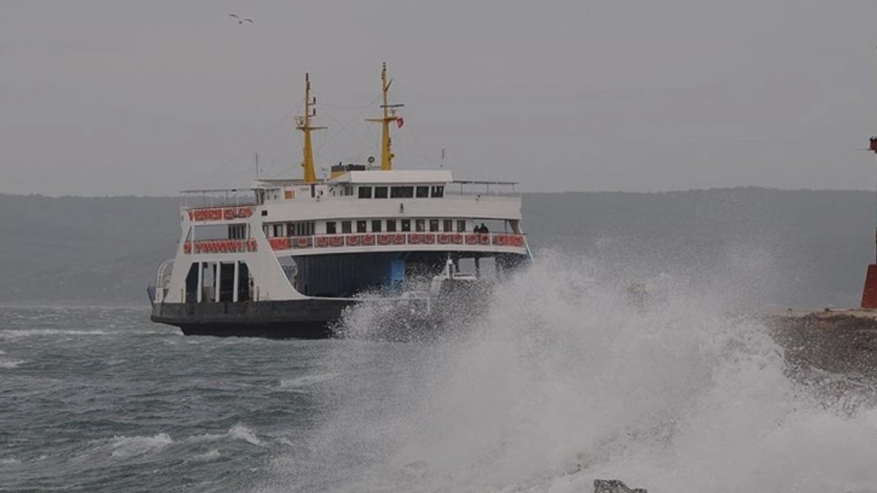 Çanakkale - Gökçeada feribot seferlerine fırtına engeli