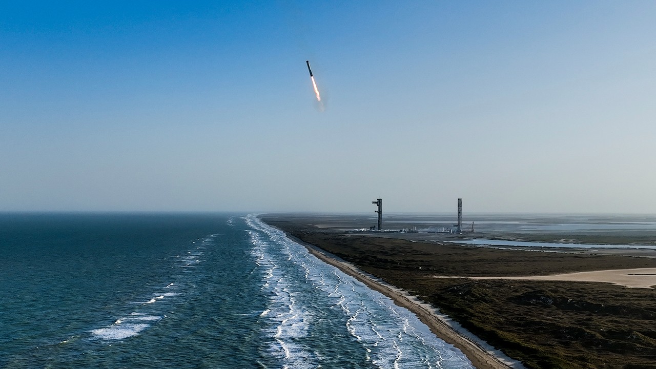 SpaceX'in Starship roketi 8'inci test uçuşunda da parçalandı