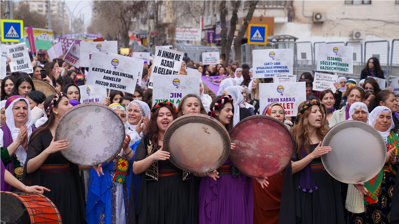 Diyarbakır'da 8 Mart coşkusu: 'Özgürlüğe ve barışa yürüyelim'