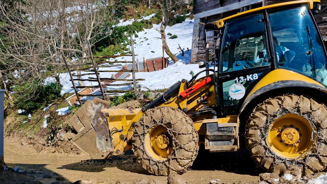 Rize'de heyelan: 4 ev tedbir amaçlı tahliye edildi