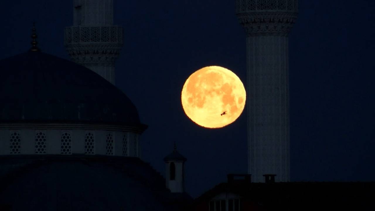 İstanbul’da ‘Kanlı Ay’ tutulması