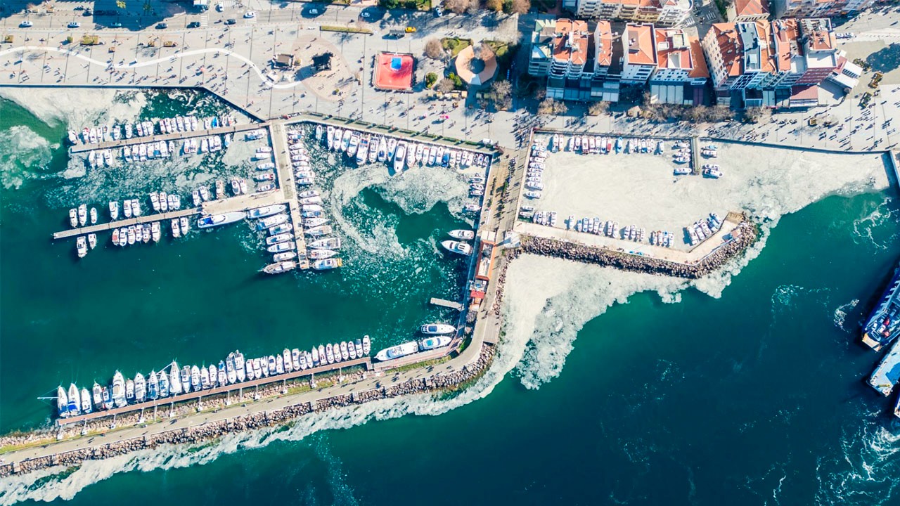 Çanakkale'de balıkçılar, müsilaj nedeniyle av sezonunu erken kapattı