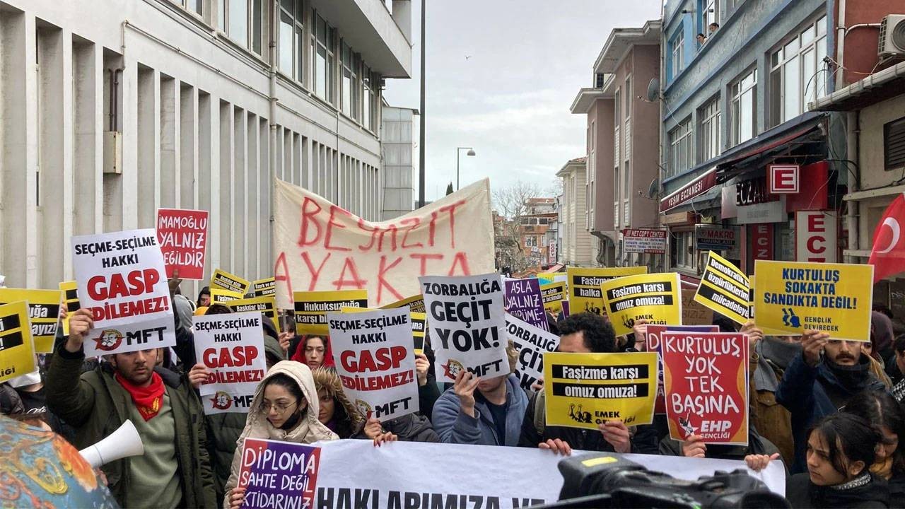 Eylemler ikinci gününde: Üniversitelerde öğrenciler ayakta
