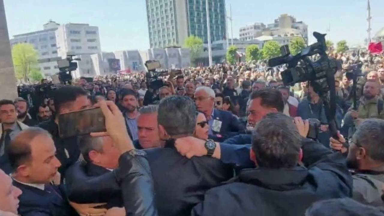 Sırrı Süreyya Önder’in cenaze töreninde Özel’e saldırı