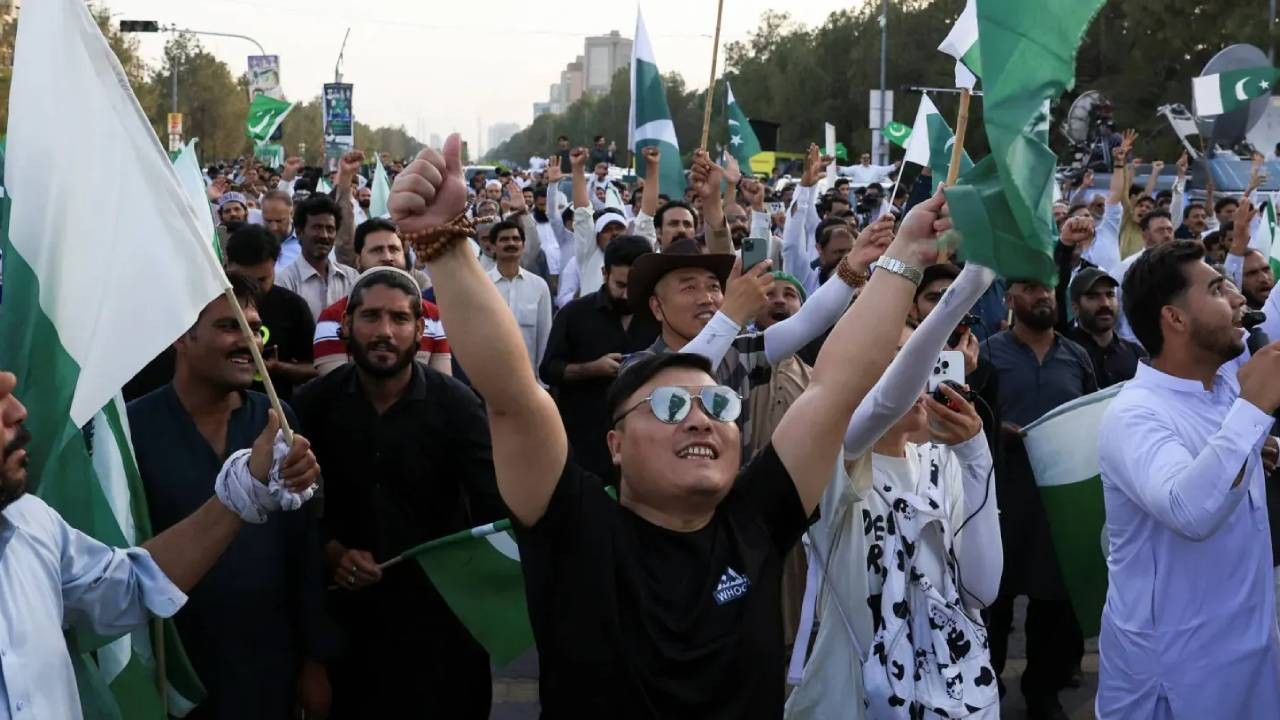 Hindistan ile Pakistan savaşın eşiğinden döndü