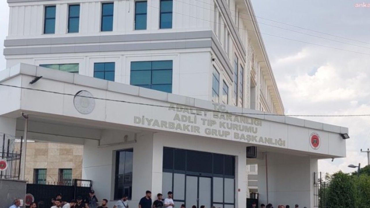 Diyarbakır'da baba ve oğlu yanmış halde bulundu