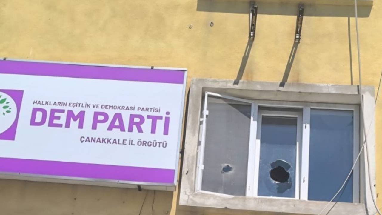 Çanakkale'de DEM Parti il binasına taşlı saldırı