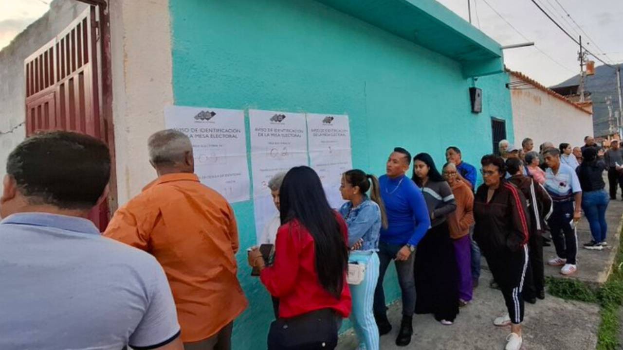 Venezuela seçimlerinde Maduro’nun partisi kazandı