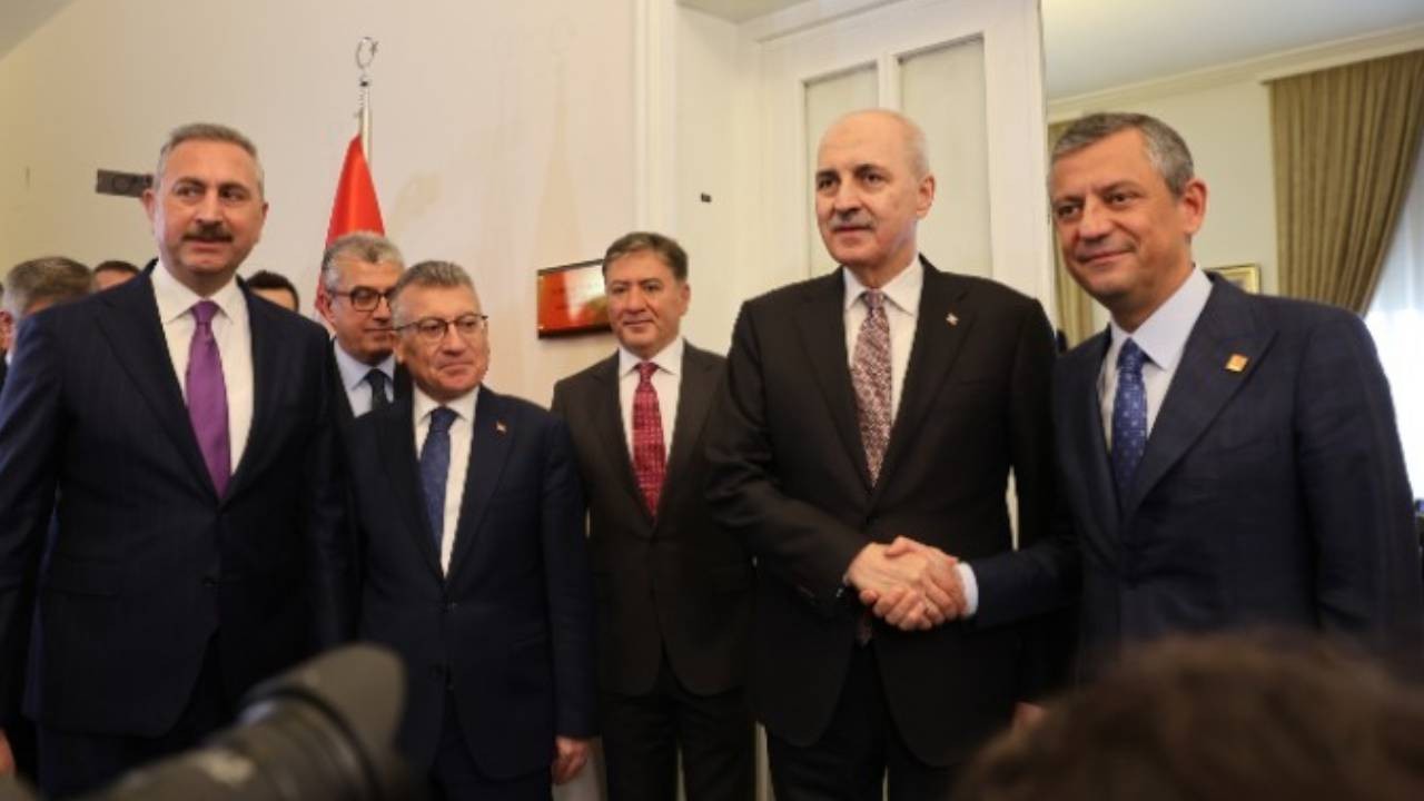 Özgür Özel: Meclis çatısı altındaki her çalışmaya CHP katkı verecek