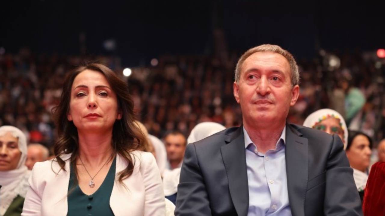 DEM Parti'den bayramlaşma: Eş Genel Başkanlar Eren Bülbül ve Cemile Çağırga'nın ailesini de aradı