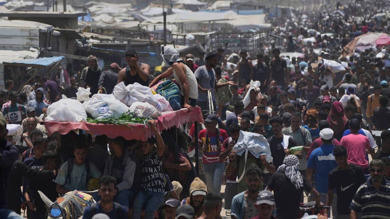 İsrail yardım almaya giden Filistinleri vurdu