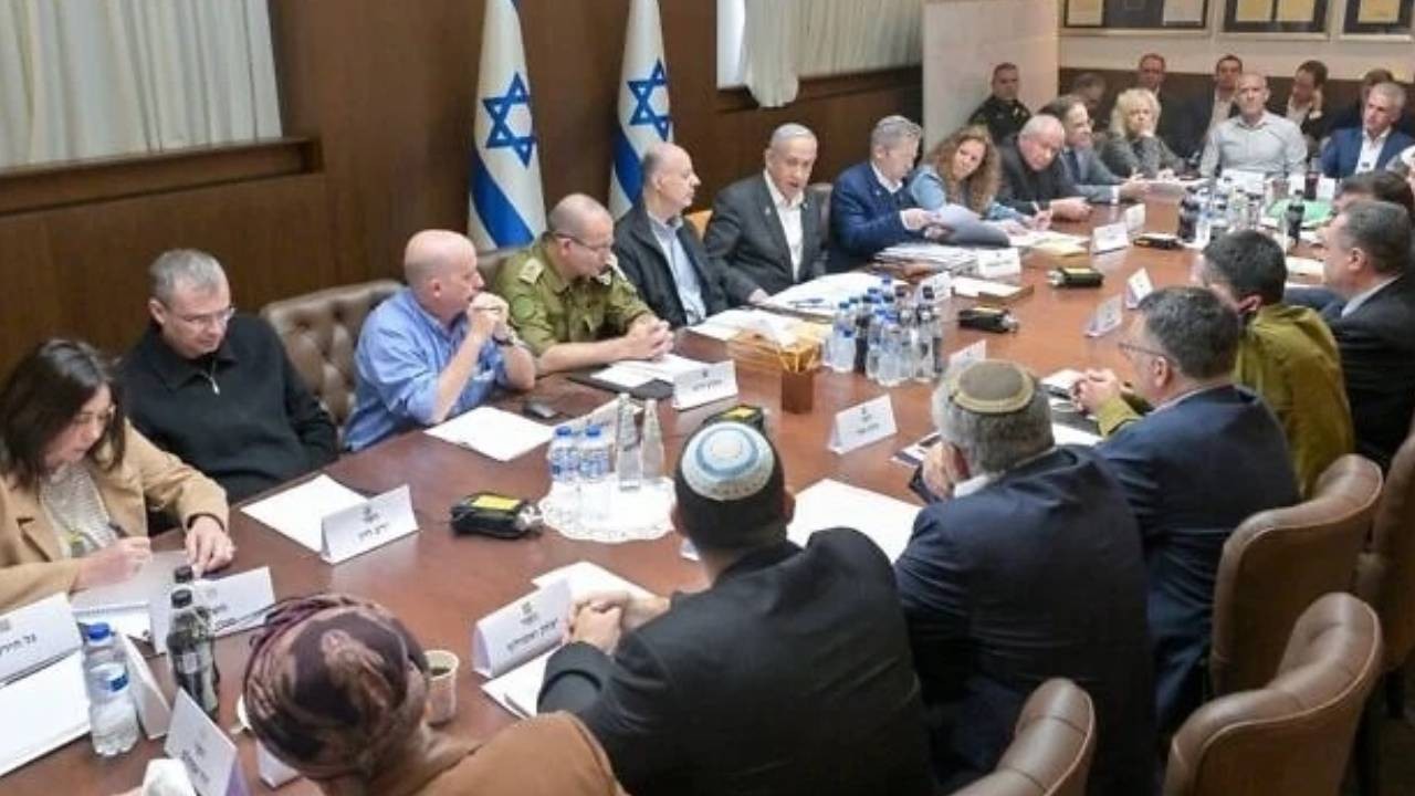 İsrail kabinesi İran'a yanıt vermek üzere acil toplanıyor: Daha sert karşılık verilecek