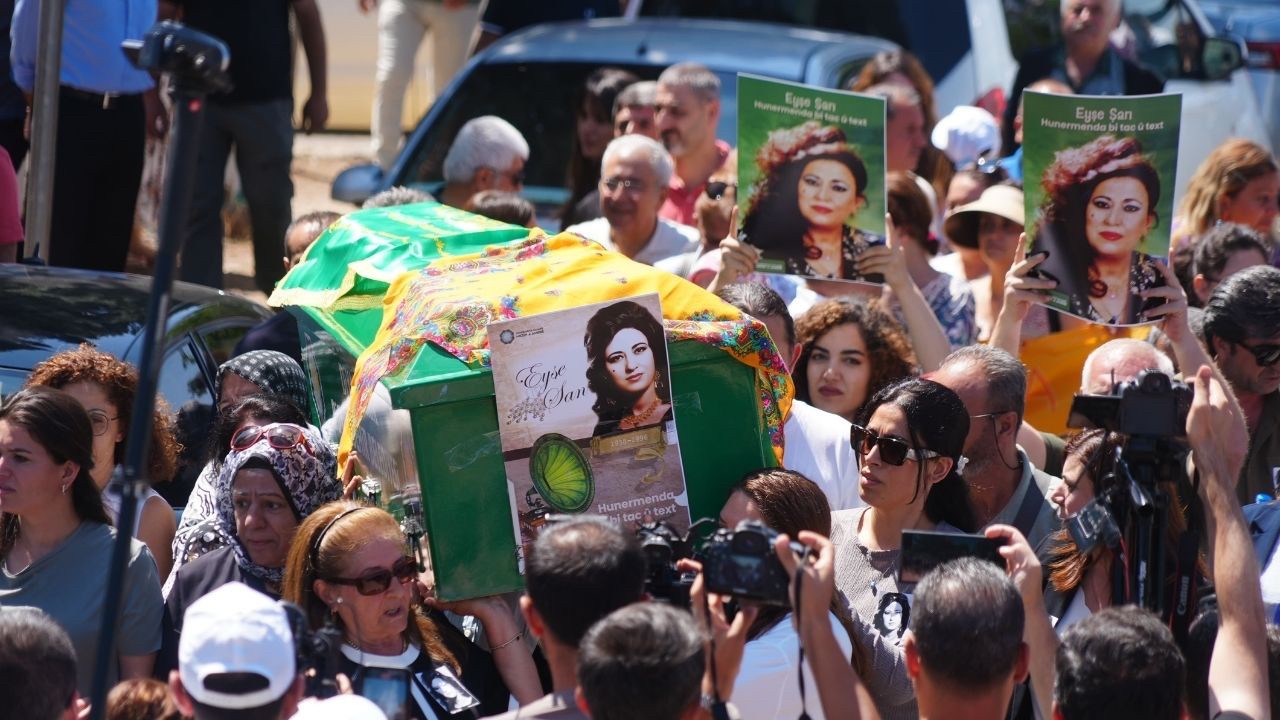 Kürt sanatçı Ayşe Şan’ın naaşı Diyarbakır’a getirildi