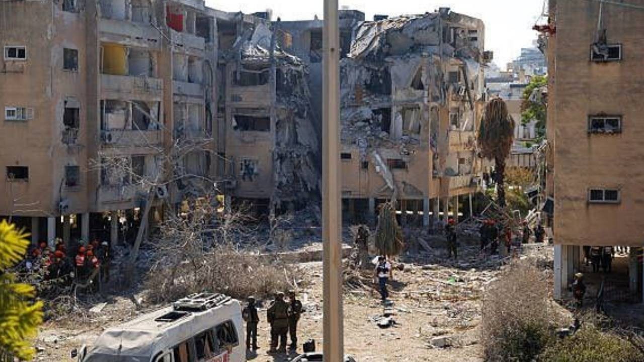 İran Kızılayı: İsrail saldırılarında beş hastane hasar gördü