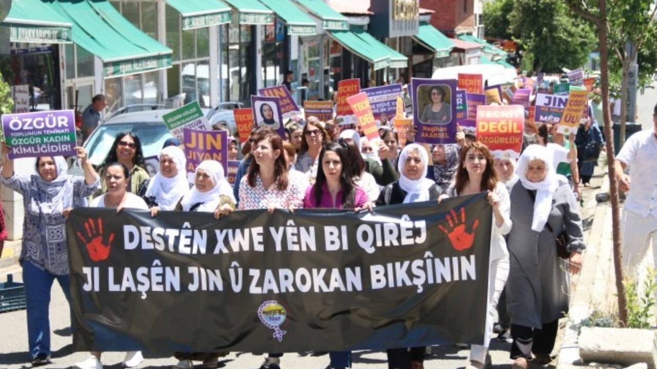 Lice’de kadın ve çocuk ölümlerine karşı yürüyüş: Yüzlerce kadın intihar süsü verilerek katlediliyor