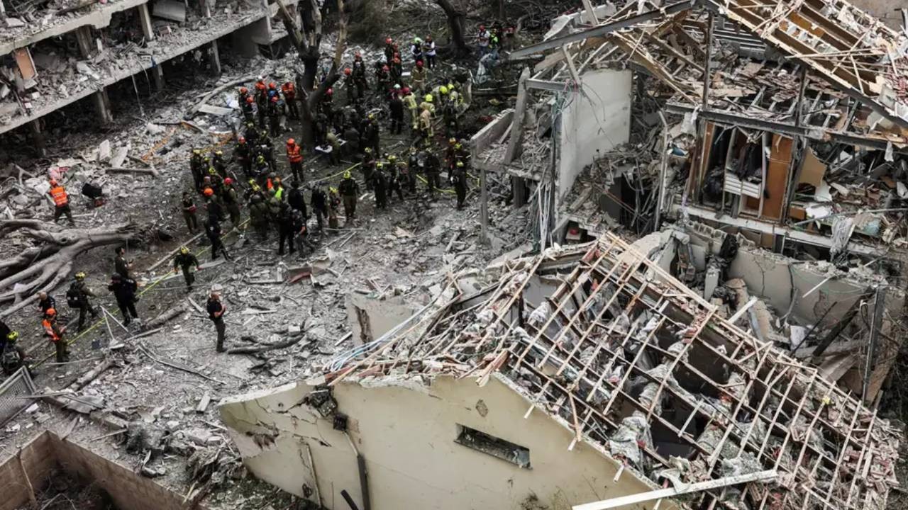 Tahran'dan ABD saldırısı sonrası İsrail'e iki füze dalgası: İsrail hava sahasını kapattı