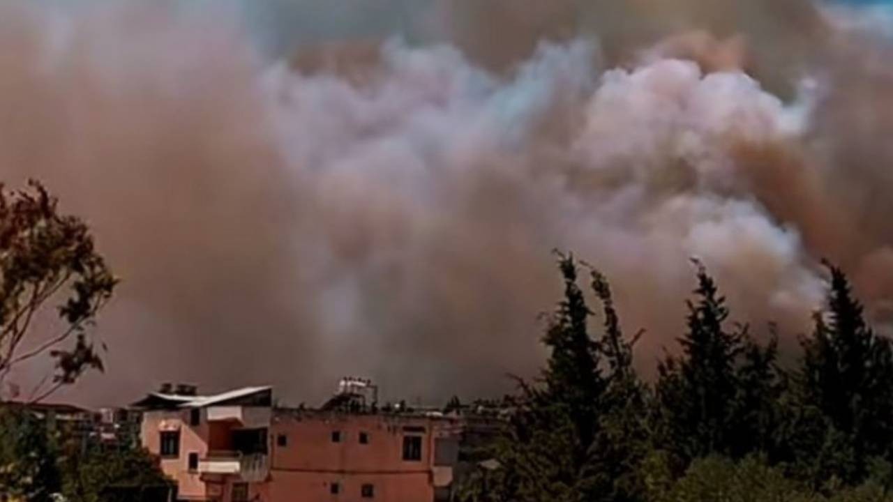 Antakya'da yangın yerleşim yerine ulaştı
