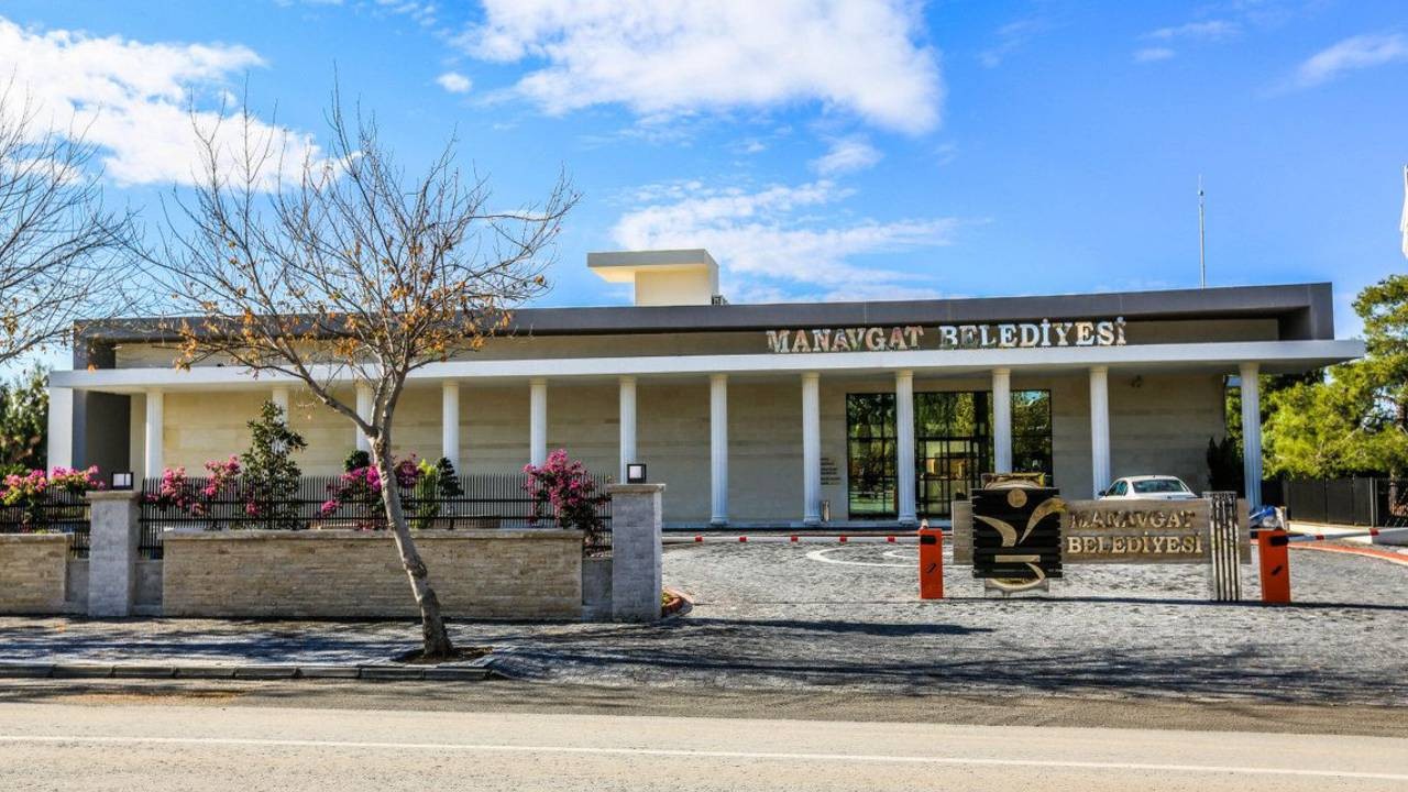 Manavgat Belediyesi'ne de 'yolsuzluk' operasyonu: Belediye Başkanı gözaltında