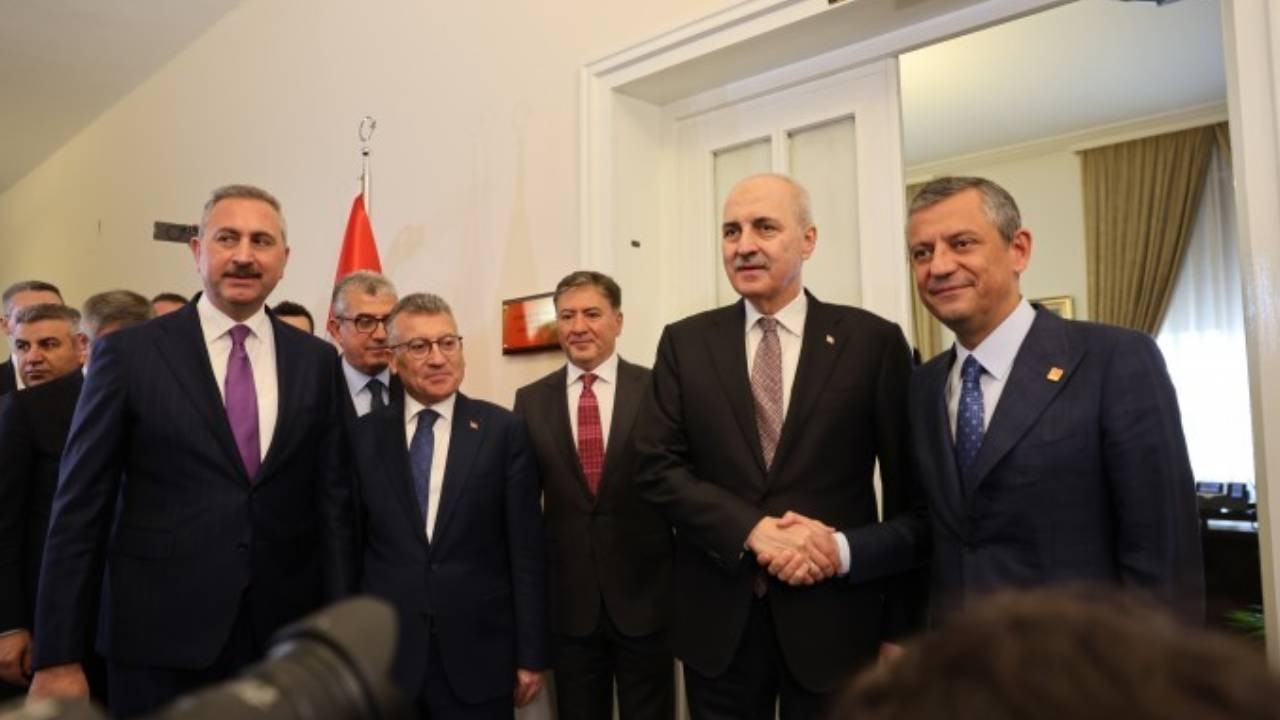 CHP'nin Kurtulmuş ile yapacağı komisyon görüşmesi ertelendi