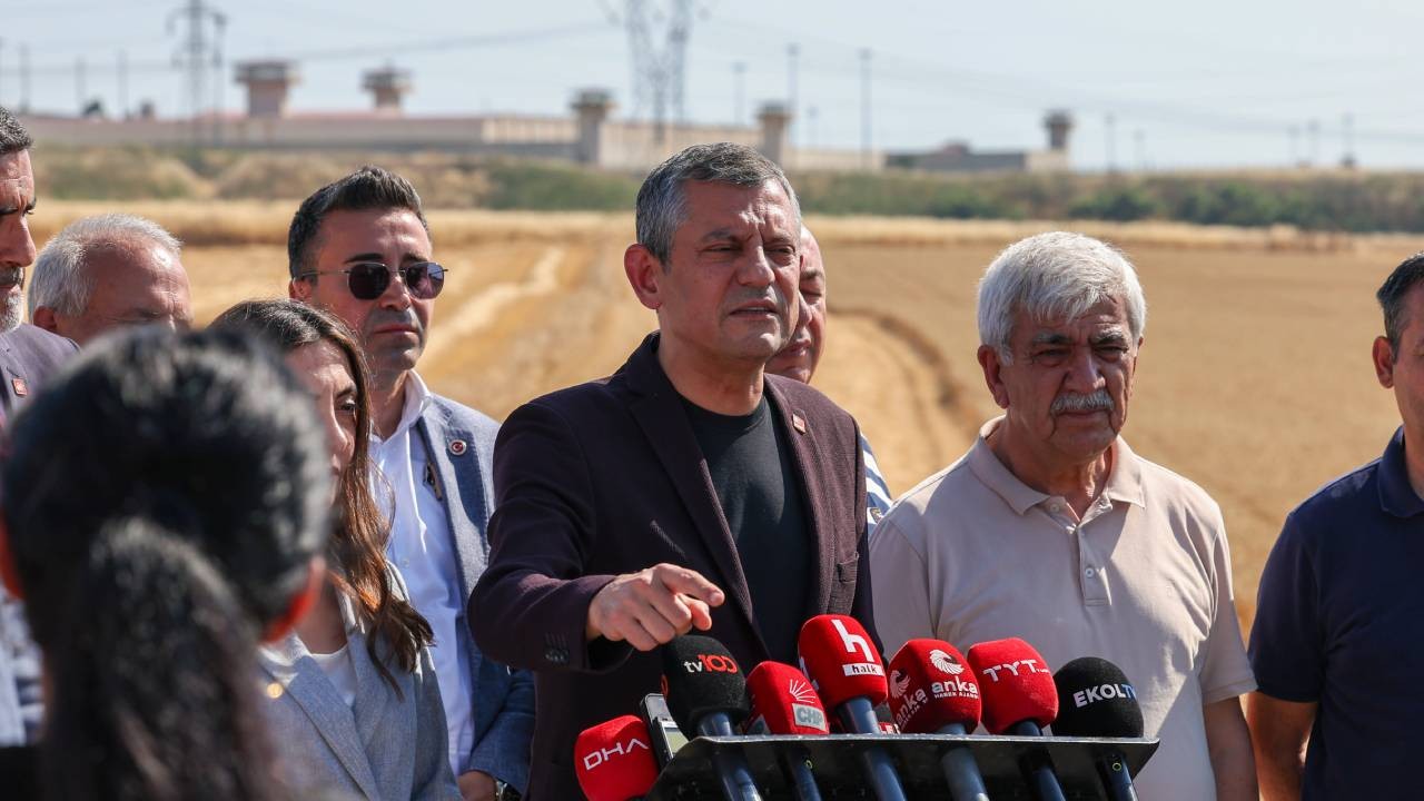 Özgür Özel'den Öcalan'ın çağrısı ile ilgili ilk açıklama: Bırakılan şey silahsa doğrudur