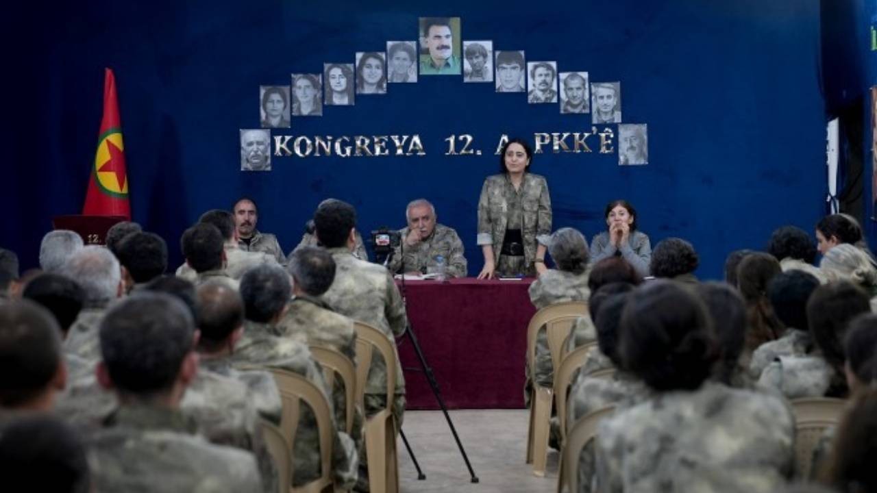 PKK'nin silah bırakma töreni: Siyasetçi ve aydınlar Diyarbakır'dan Süleymaniye'ye doğru yola çıkacak