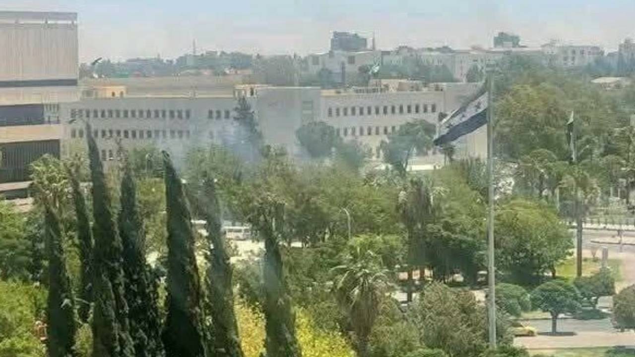 İsrail, Şam’daki Genelkurmay Karargahını vurdu