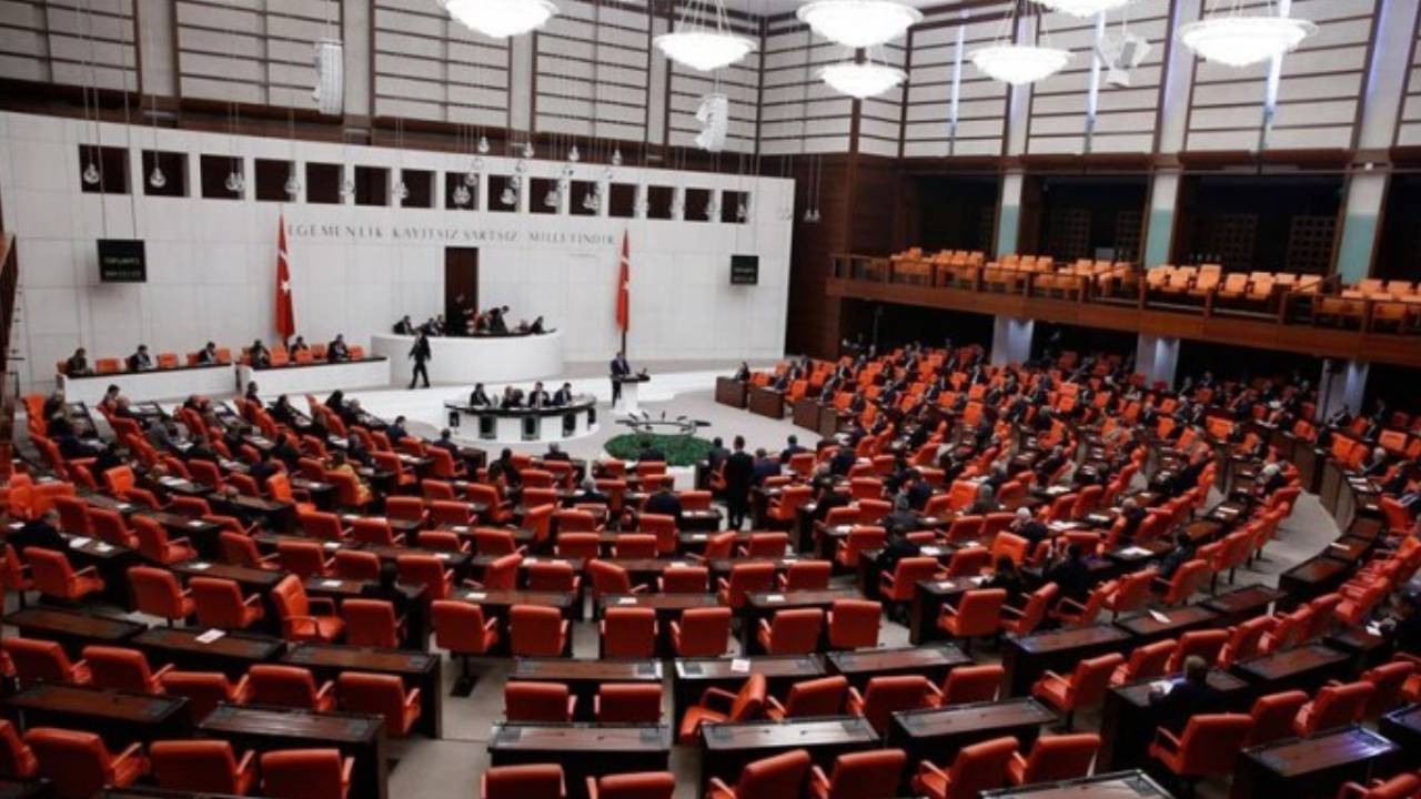 Kurtulmuş'tan siyasi partilere davet: Komisyon için Cuma günü bir araya gelinecek