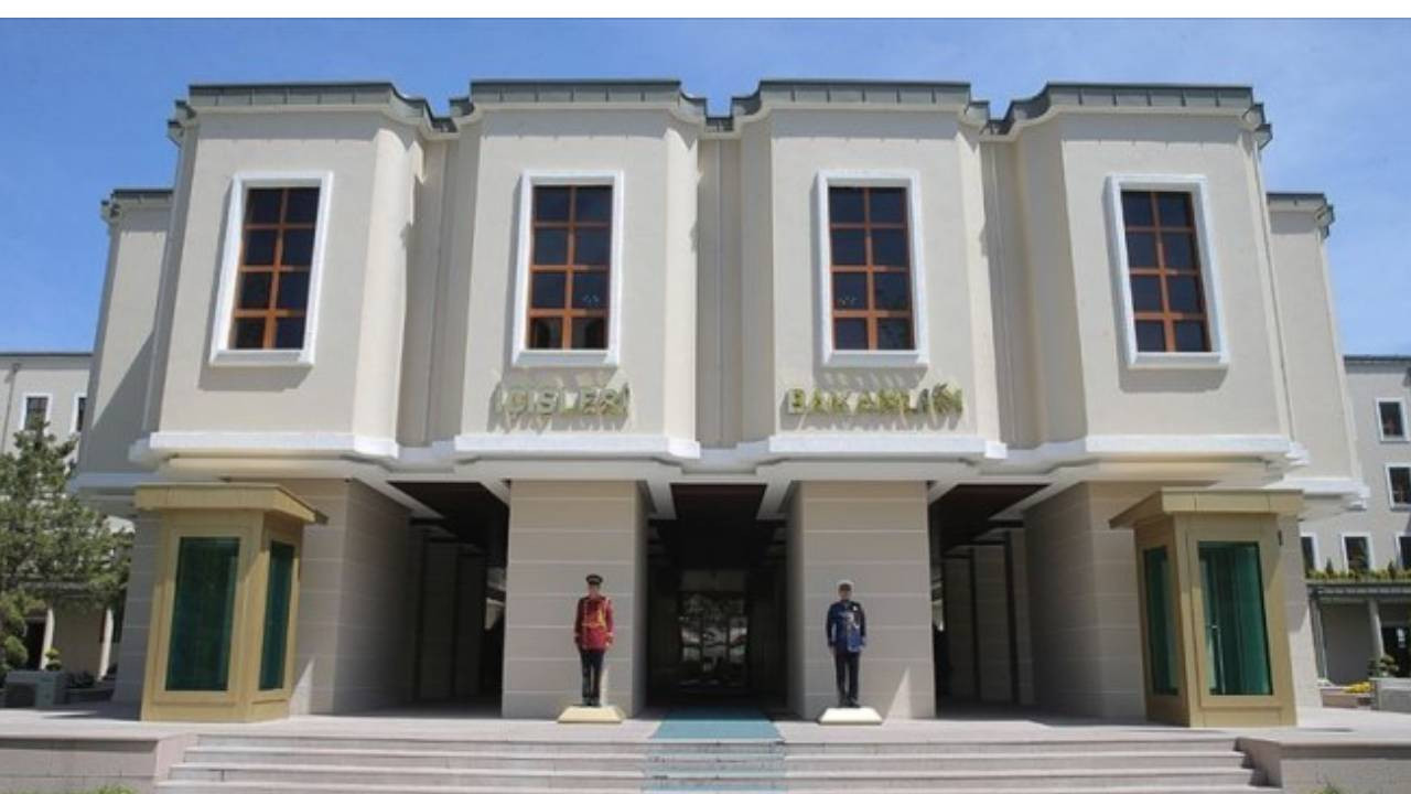 Kayalıklardan inerken yaralanan asker yaşamını yitirdi