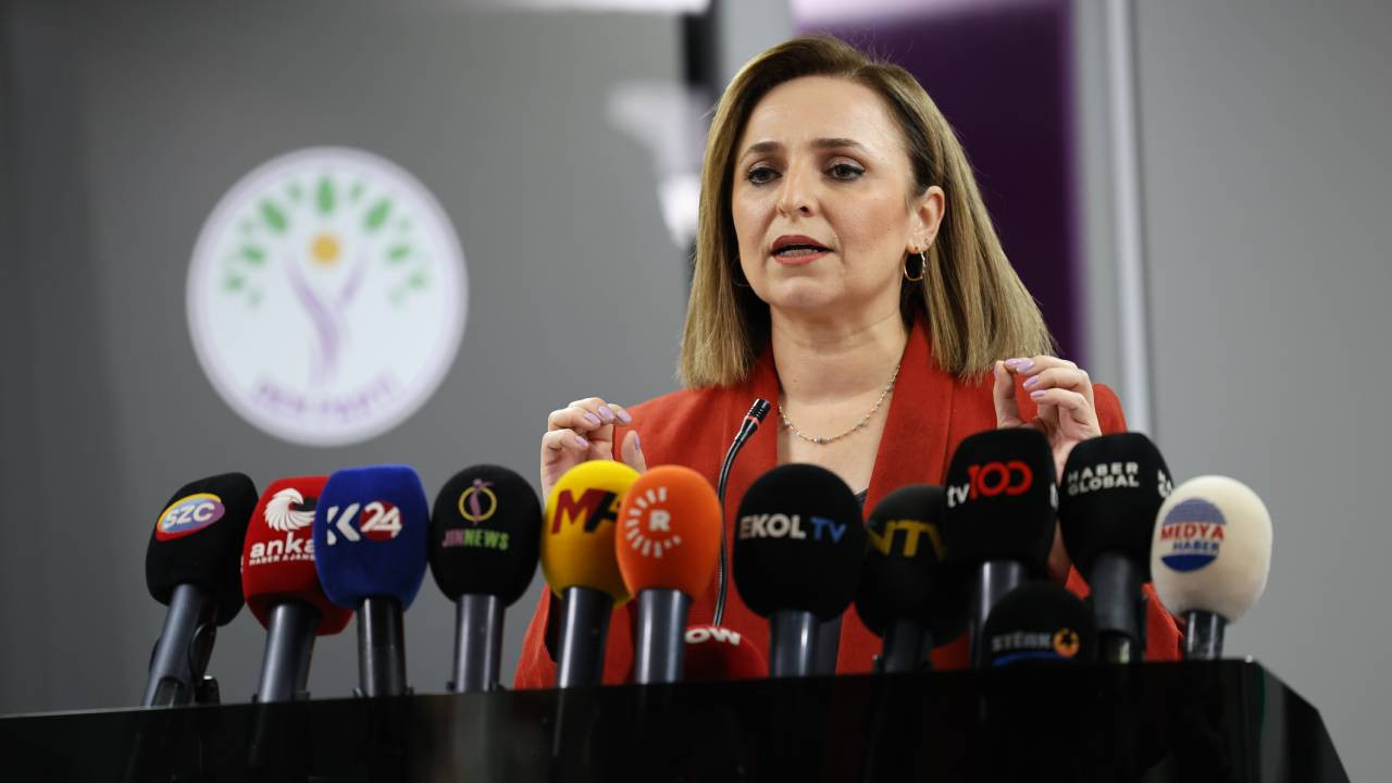DEM Parti Sözcüsü Doğan: Masada yer almak cumhuriyetin ikinci yüzyılda yer almaktır. Mücadelemiz İzmir için, Şırnak için