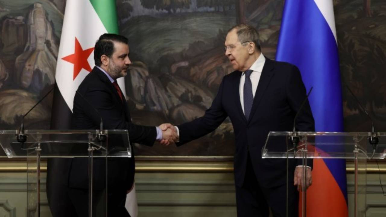 Rusya Colani'yi Moskova'ya davet etti... Lavrov: Kürtler yeni Suriye hükümetinde yer almalı