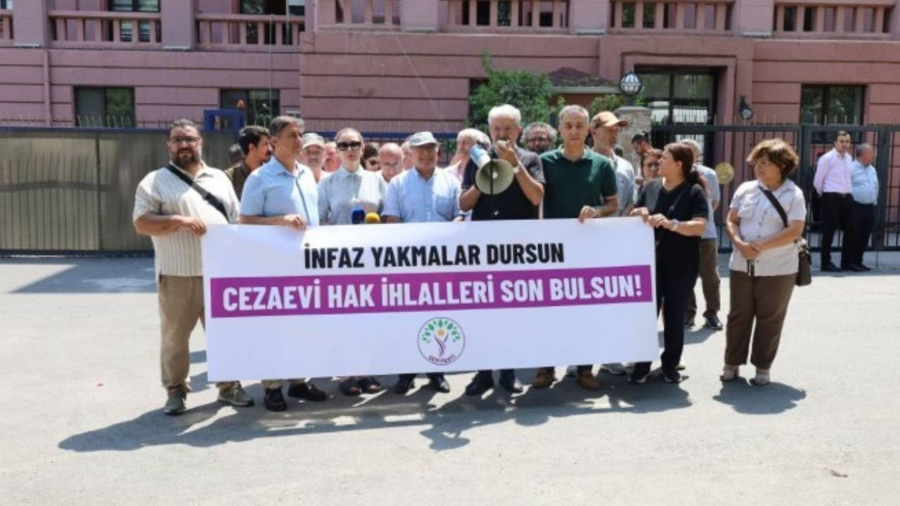 DEM Parti, Adalet Bakanlığı önünde eylem: Hasta tutuklular ile ilgili süreç yavaş ilerliyor