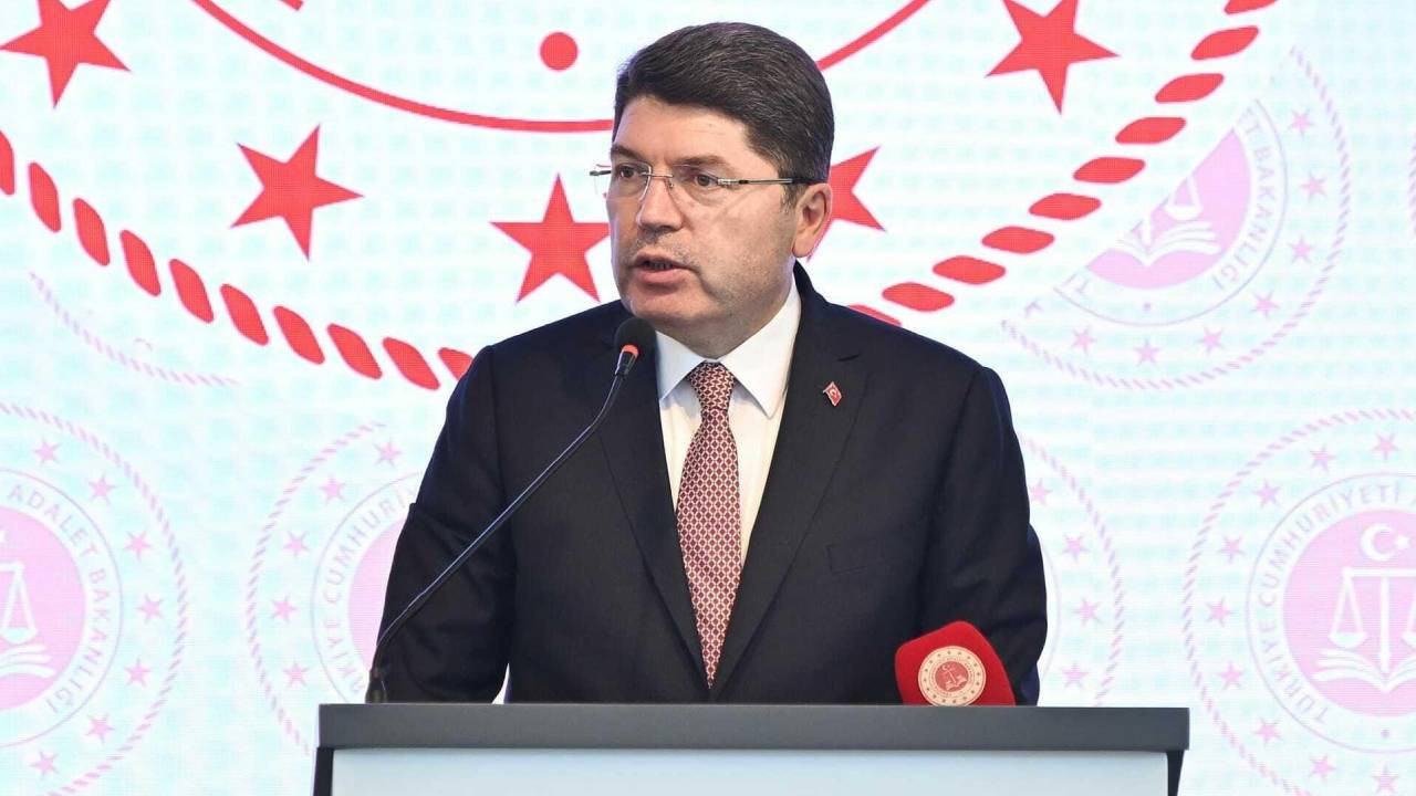 Adalet Bakanı Tunç'tan Özgür Özel'e: Elinde belge varsa niye bekletiyorsun