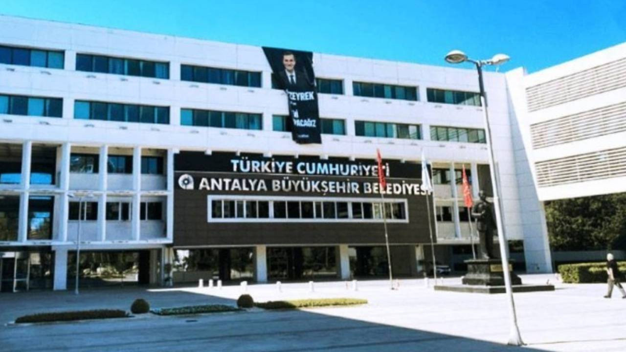 Antalya Büyükşehir Belediyesi’ne operasyon: 17 gözaltı