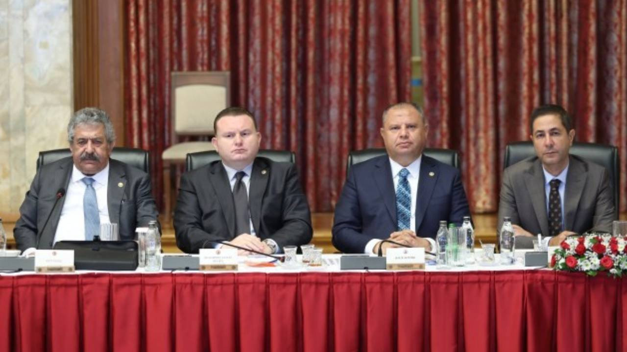 Komisyon toplantısında partiler önerilerini sunuyor... AKP: ETA-IRA örnekleri incelenmeli. MHP: İnfaz hukuku baştan yapılmalı