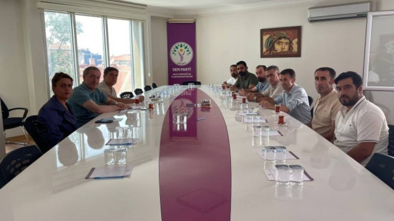 Kayyımın işten çıkardığı işçiler Bakırhan ile görüştü