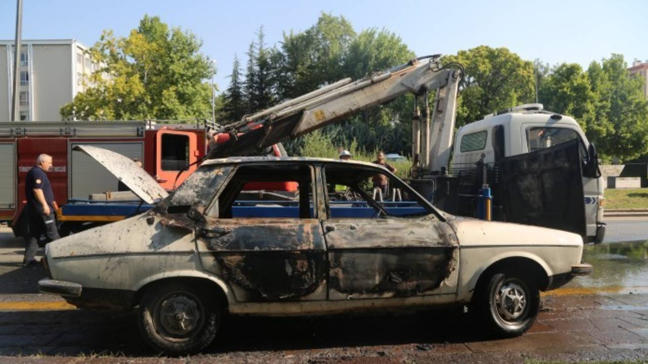 Meclis önünde 'Beyaz Toros' yakıldı